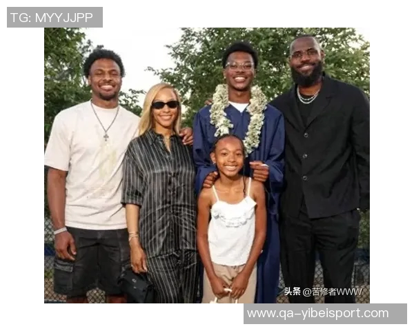 老父亲的骄傲詹姆斯分享多张身穿儿子布莱斯球衣观赛的温馨瞬间